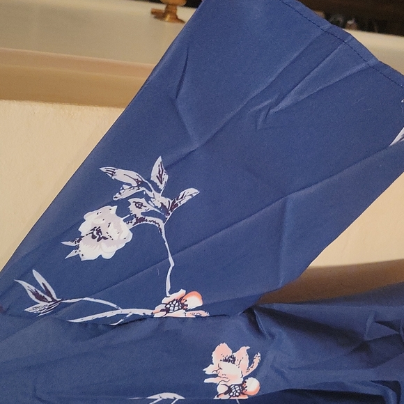 Cute tie blouse - Picture 2 of 4